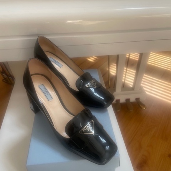 $995- PRADA Vernice Patent Loafer Black Pumps /  Logo - Picture 10 of 12